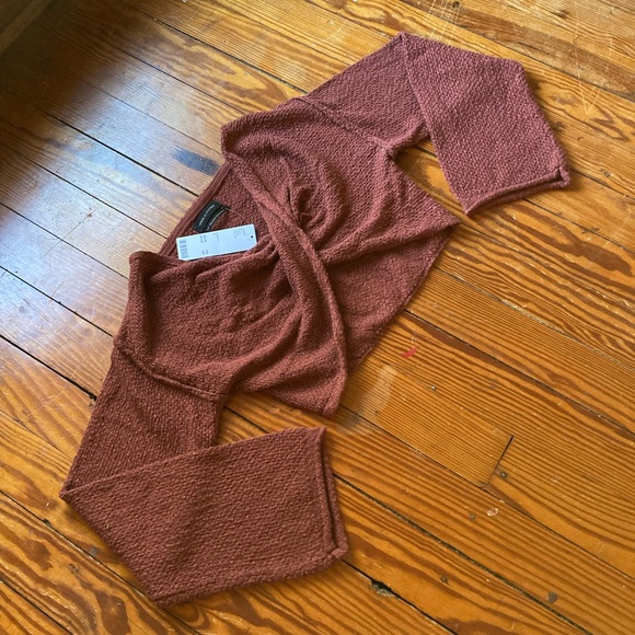 *Sold* NWT UO twist front sweater size S - Picture 5 of 5